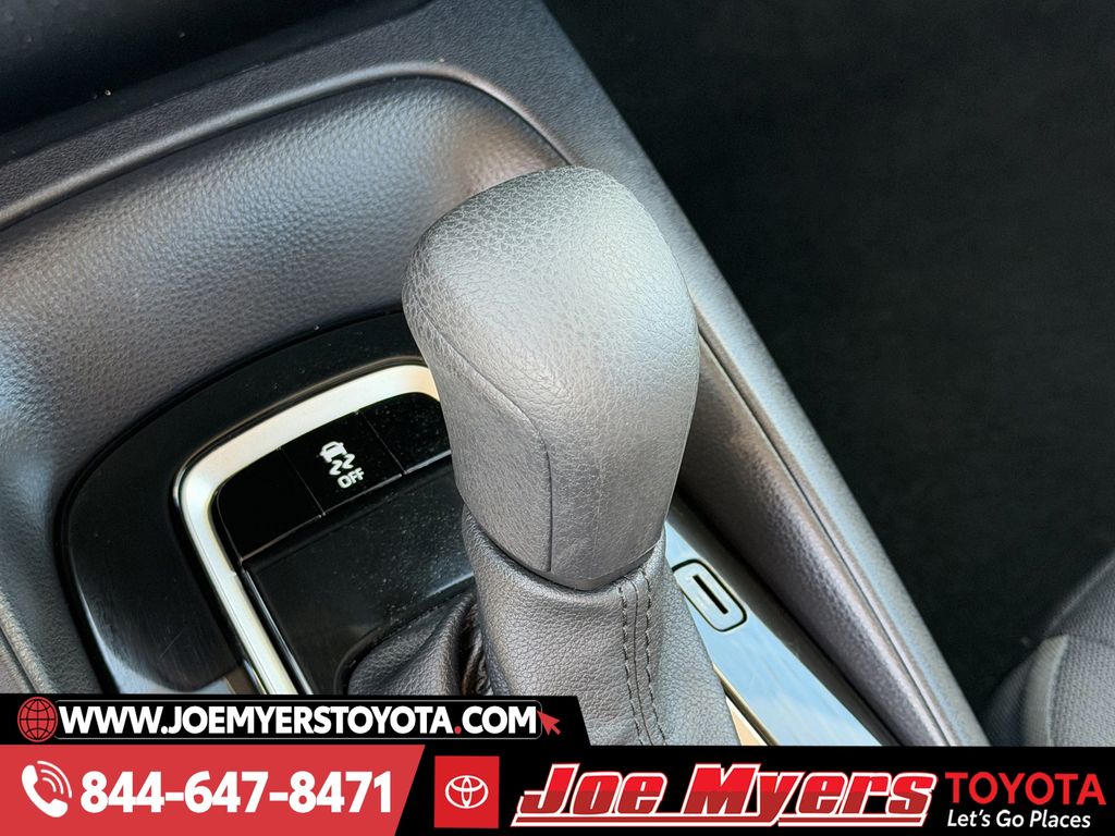 Used 2025 Ice Cap Toyota LE image 21