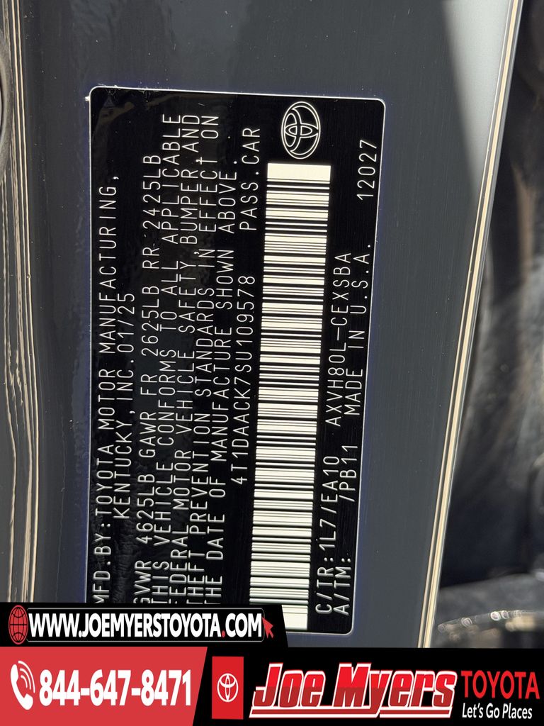 Used 2025 Underground Toyota SE image 32