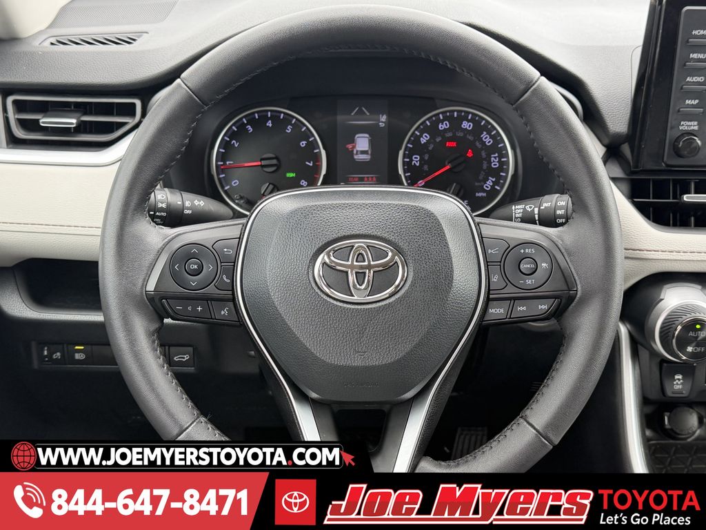 Used 2022 Silver Sky Metallic Toyota XLE Premium image 15
