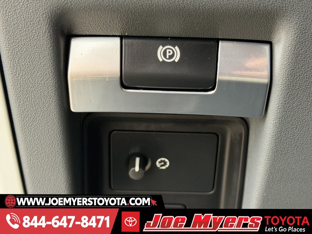 Used 2024 Fuji White Land Rover S image 24