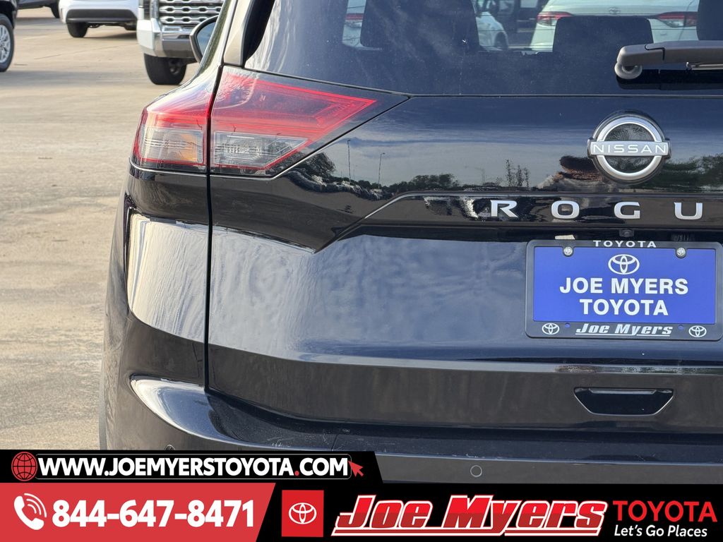 Used 2025 Super Black Nissan SV image 10