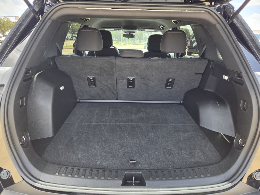 Used 2025 Mosaic Black Metallic Chevrolet LT image 28