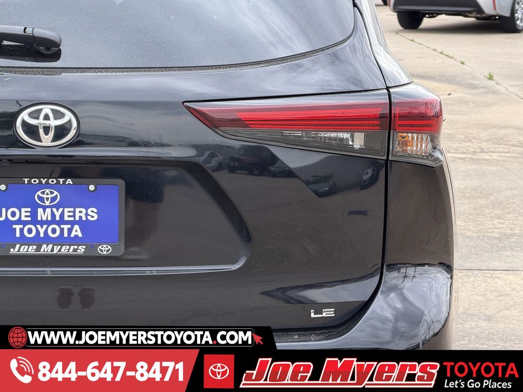 Used 2025 Midnight Black Metallic Toyota LE image 9
