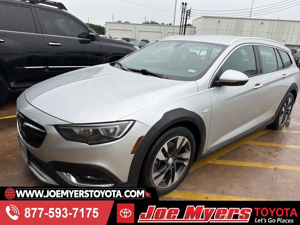2019 Buick Regal Essence AWD's photo