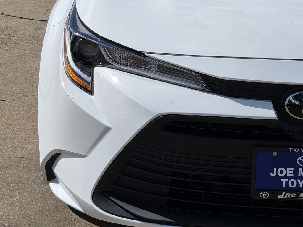 Used 2026 Ice Toyota LE image 5