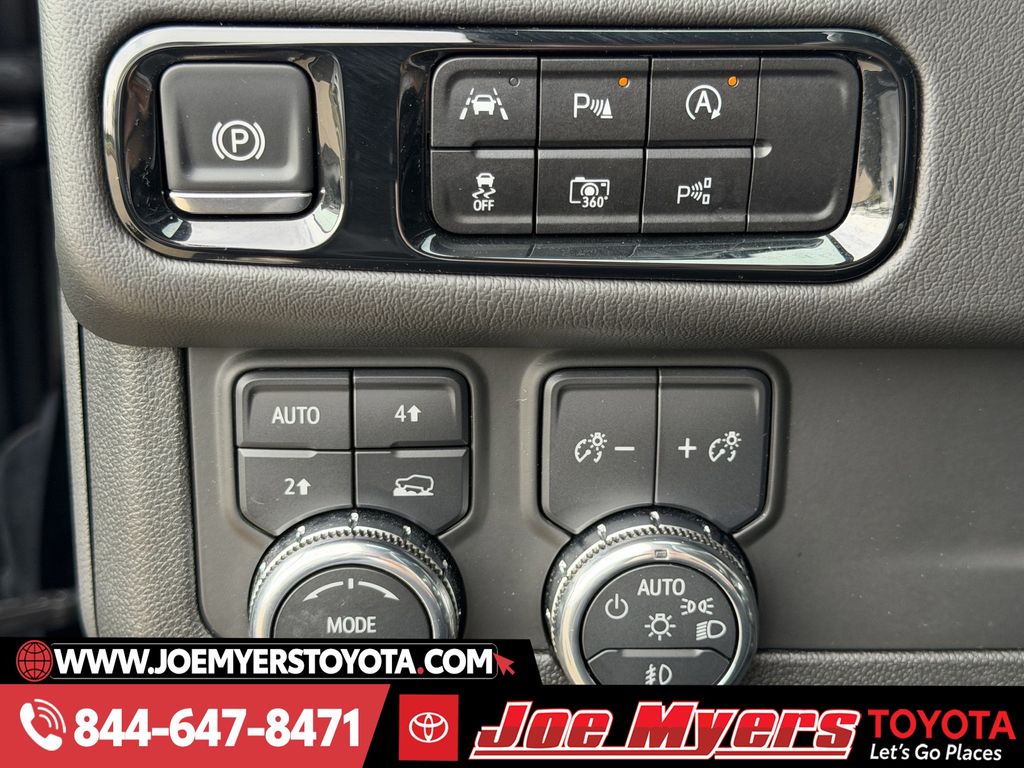 Used 2025 Onyx Black GMC Denali image 24