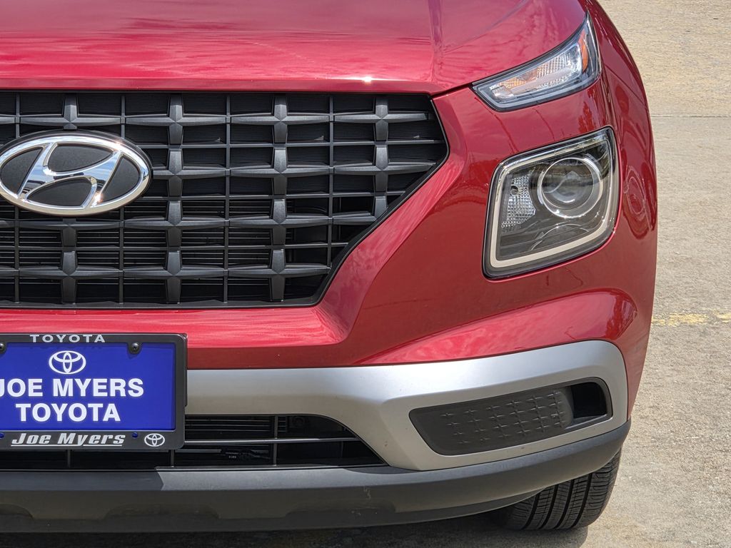 Used 2025 Ultimate Red Hyundai SE image 4