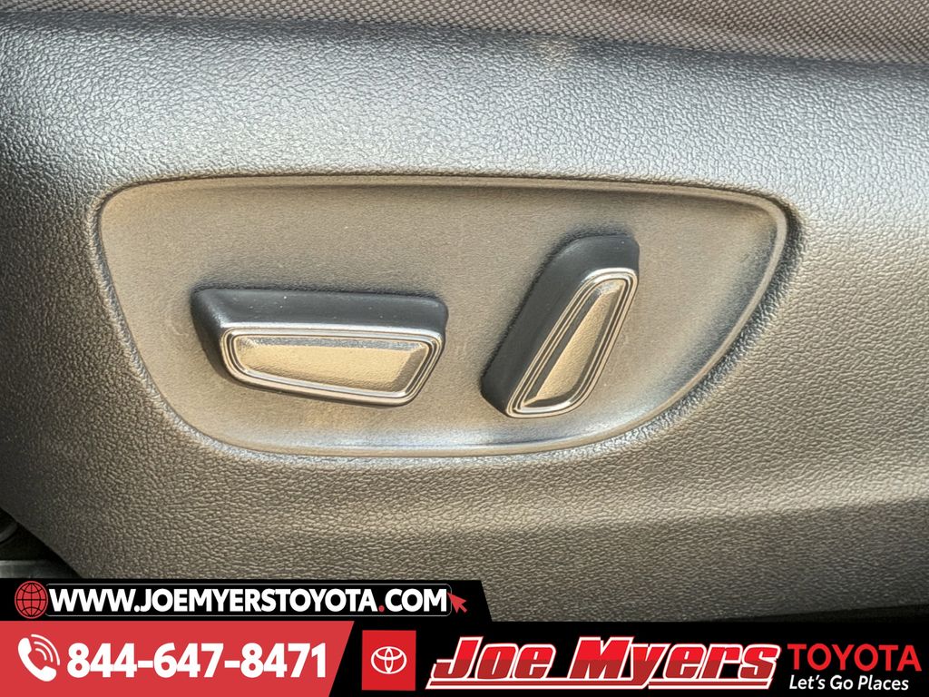 Used 2025 Midnight Black Metallic Toyota LE image 28
