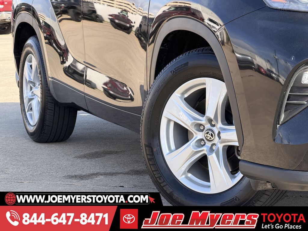 Used 2025 Midnight Black Metallic Toyota LE image 12