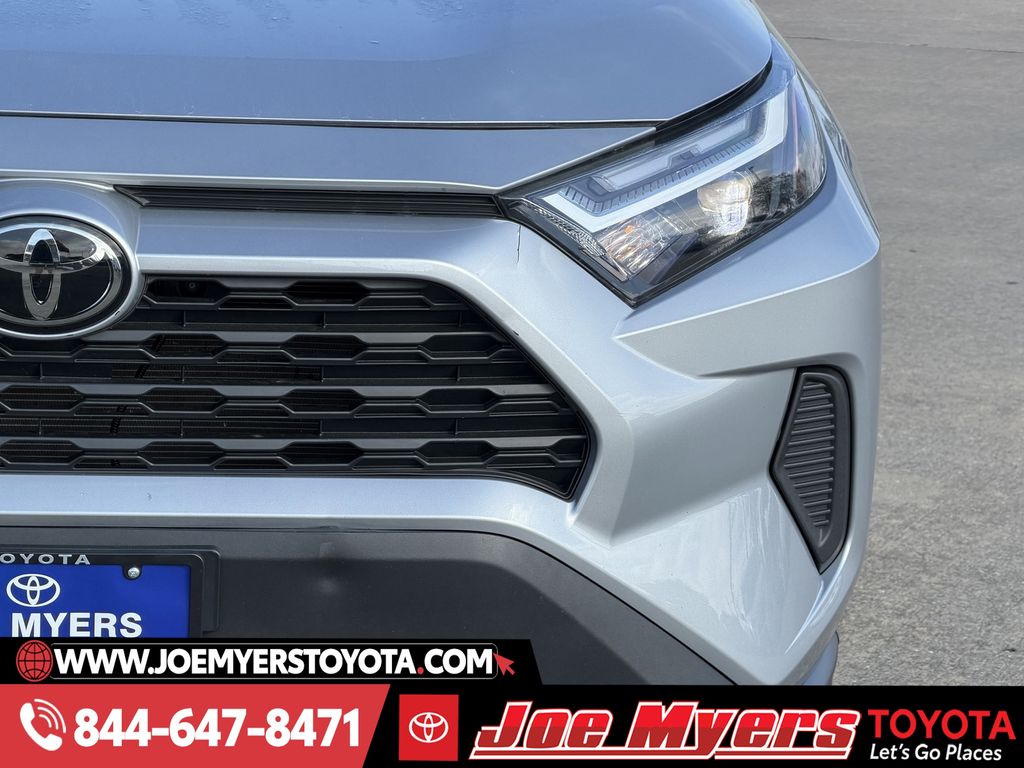 Used 2025 Silver Sky Metallic Toyota LE image 4