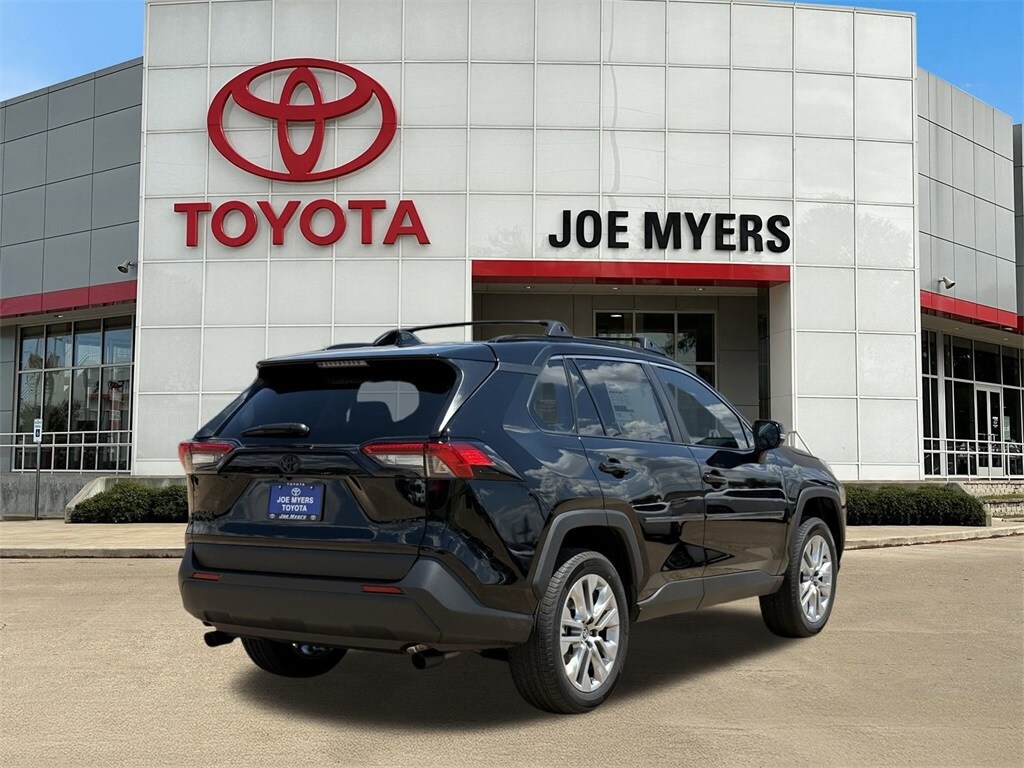 2025 Toyota RAV4 XLE Premium photo 4