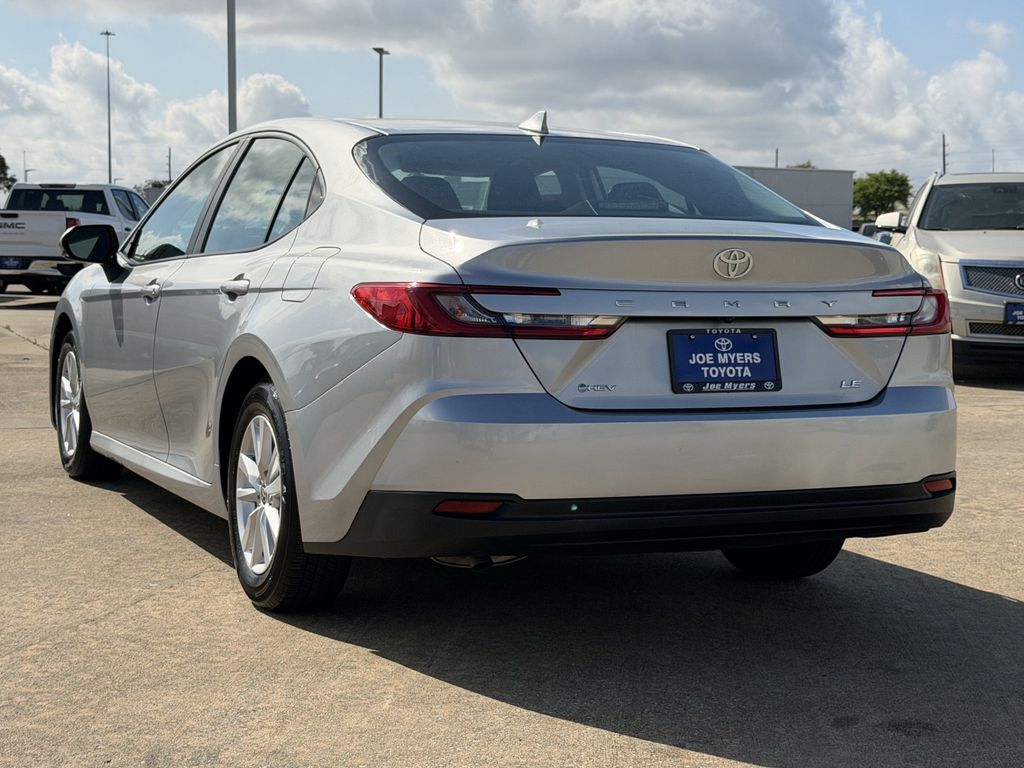 2025 Toyota Camry LE - Photo 7