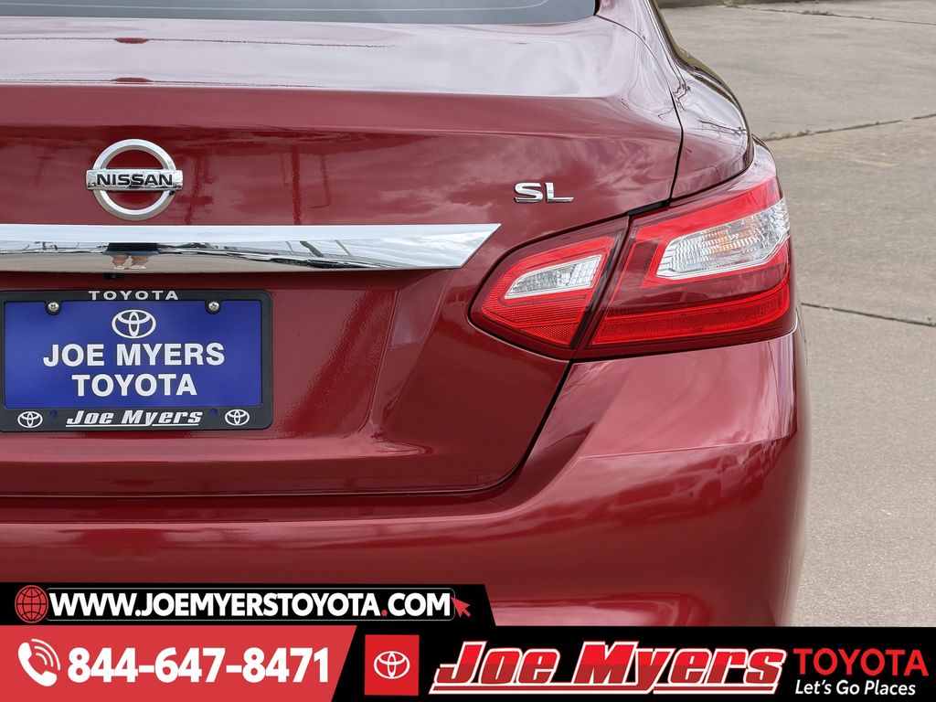 Used 2016 Cayenne Red Nissan 2.5 SL image 9