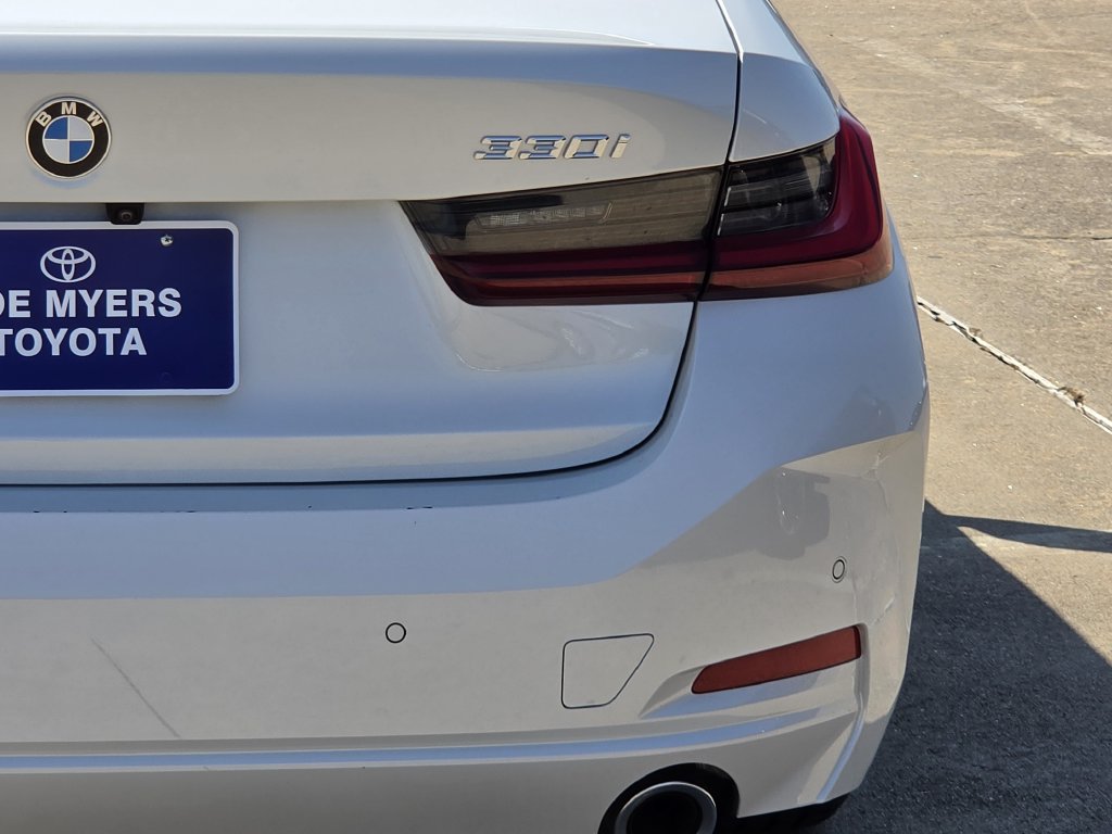 Used 2025 White Metallic BMW 330i image 9