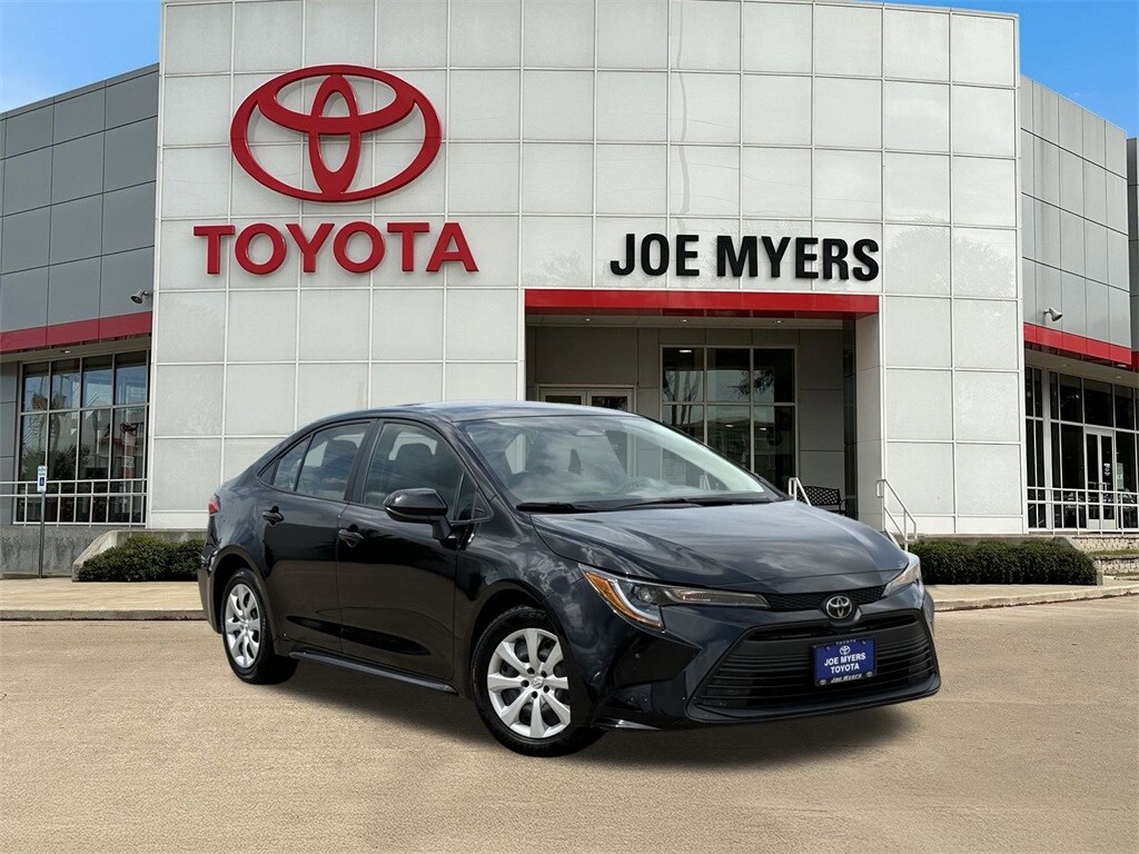 2024 Toyota Corolla LE photo 2