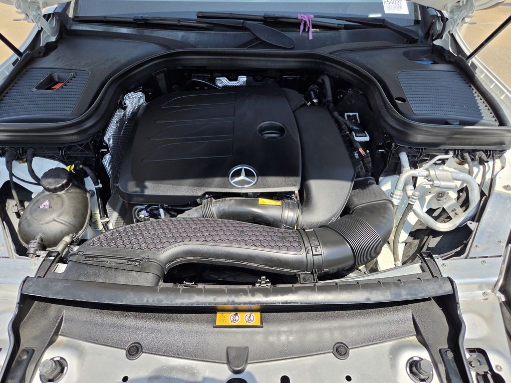 Used 2022 Polar White Mercedes-Benz GLC 300 image 30