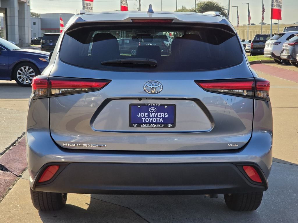 Used 2022 Moon Dust Toyota XLE image 8