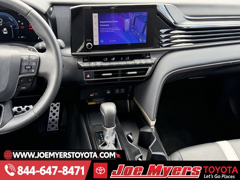 Used 2025 Ice Cap Toyota SE image 17