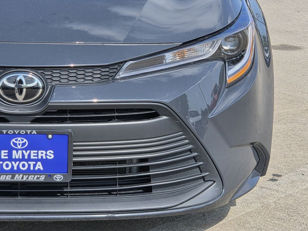 Used 2025 Underground Toyota LE image 4