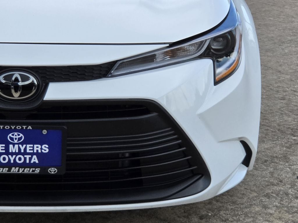 Used 2026 Ice Toyota LE image 4