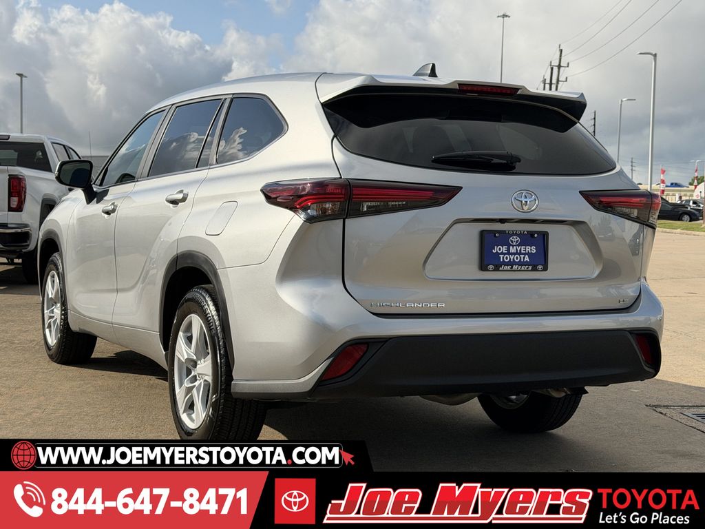 Used 2025 Celestial Silver Metallic Toyota LE image 7