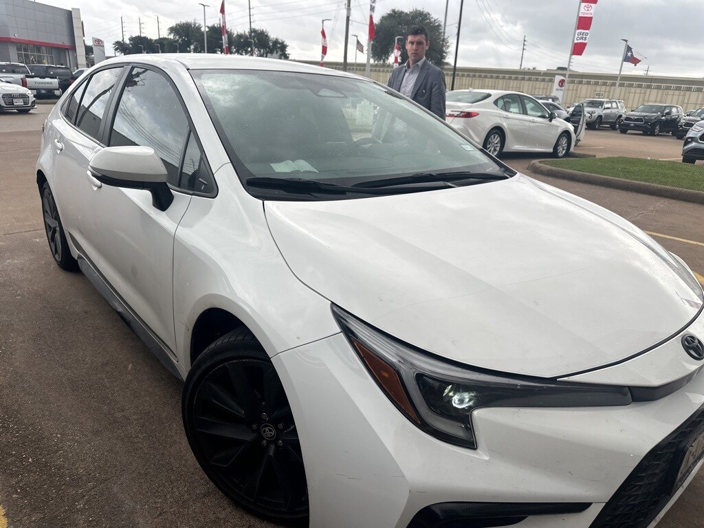 2023 Toyota Corolla SE photo 3