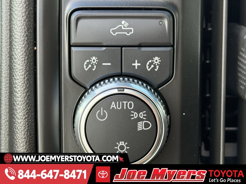 Used 2023 Summit White GMC Pro image 24