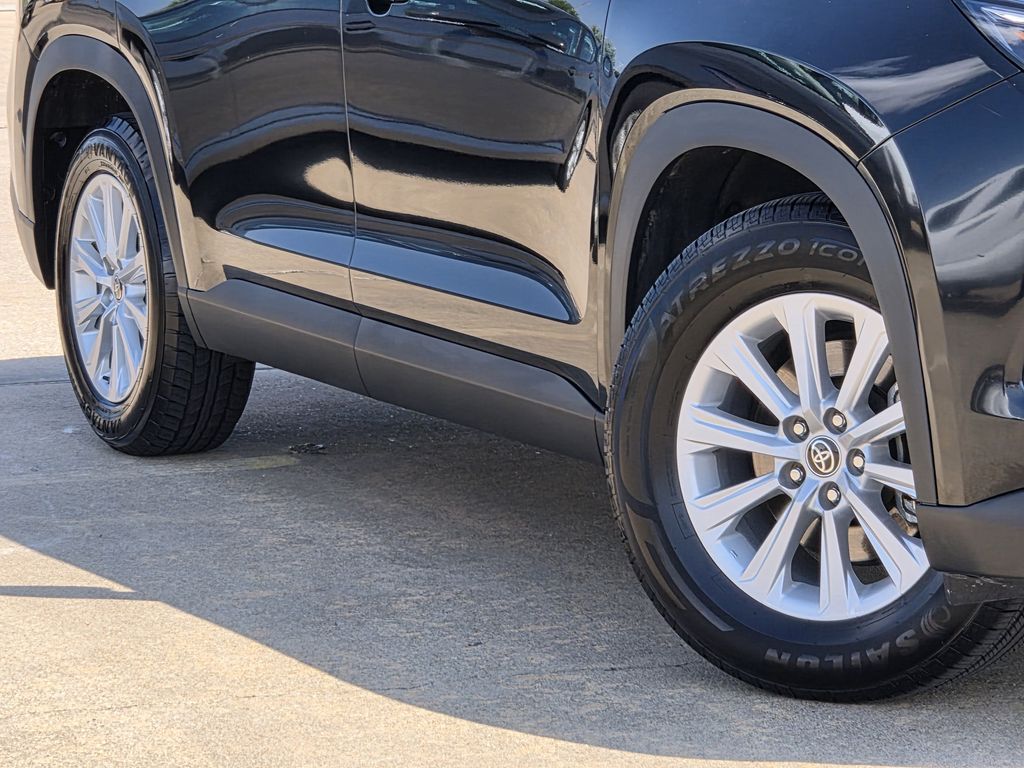 Used 2025 Midnight Black Metallic Toyota XLE image 12
