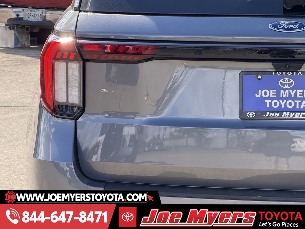 Used 2025 Gray Metallic Ford ST-Line image 10