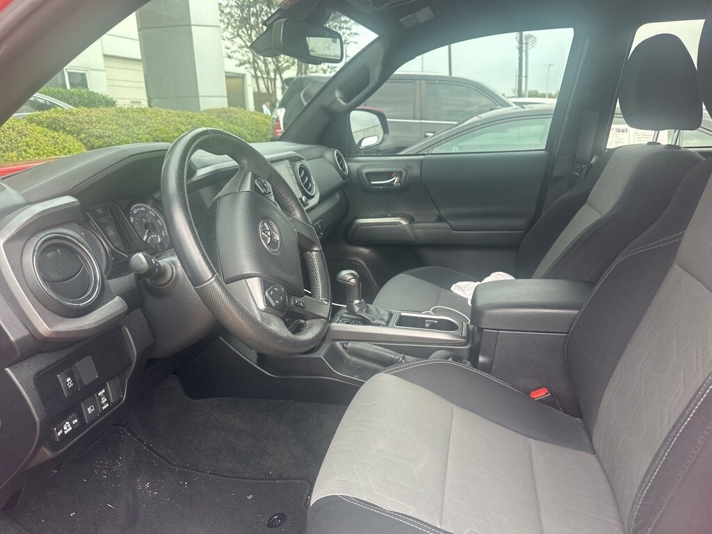 2022 Toyota Tacoma TRD Off-Road photo 2