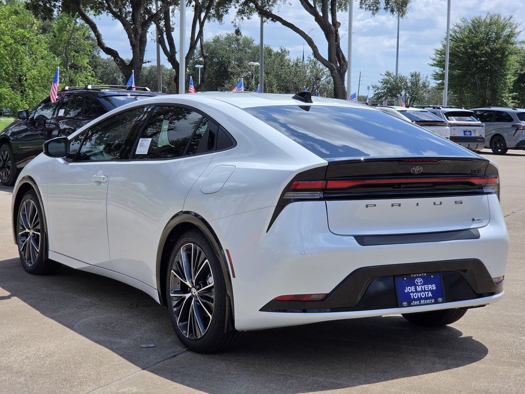New 2027 Wind Chill Pearl Toyota XLE image 7