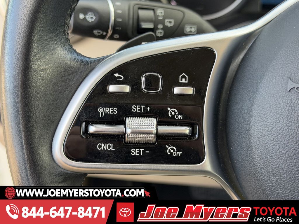 Used 2021 Polar White Mercedes-Benz GLC 300 image 25