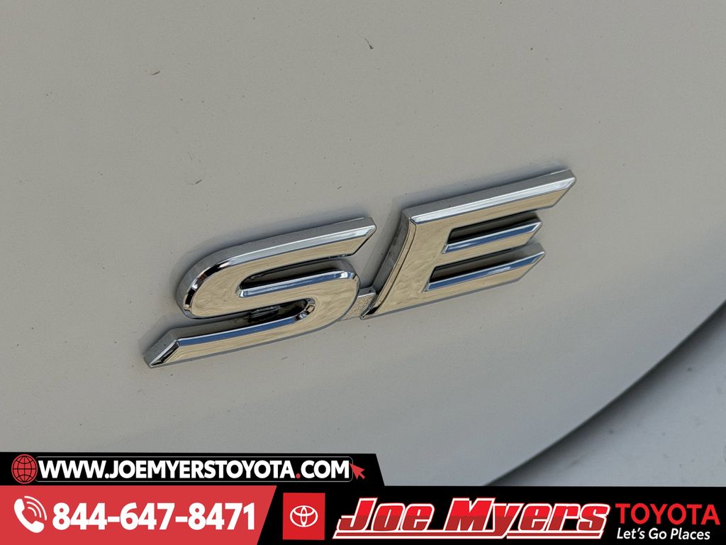 Used 2023 Ice Cap Toyota SE image 11