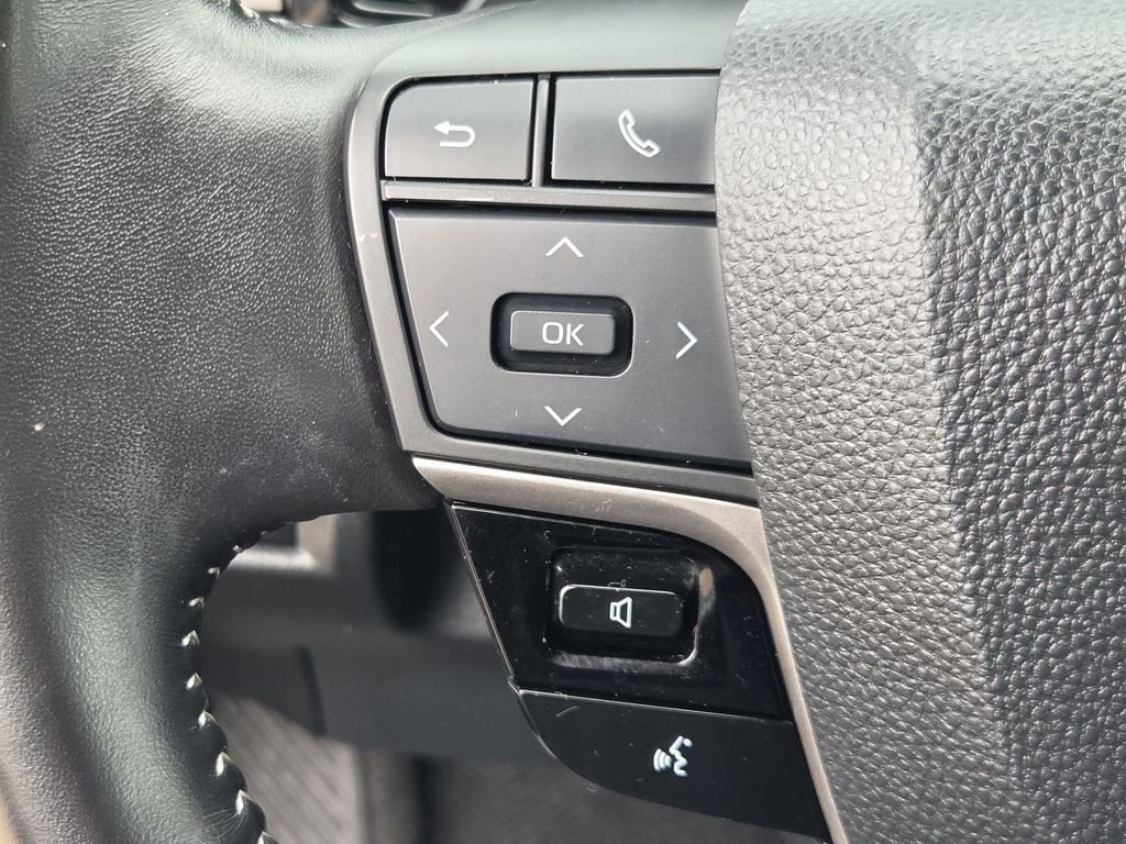 Used 2025 Ice Toyota SE image 24