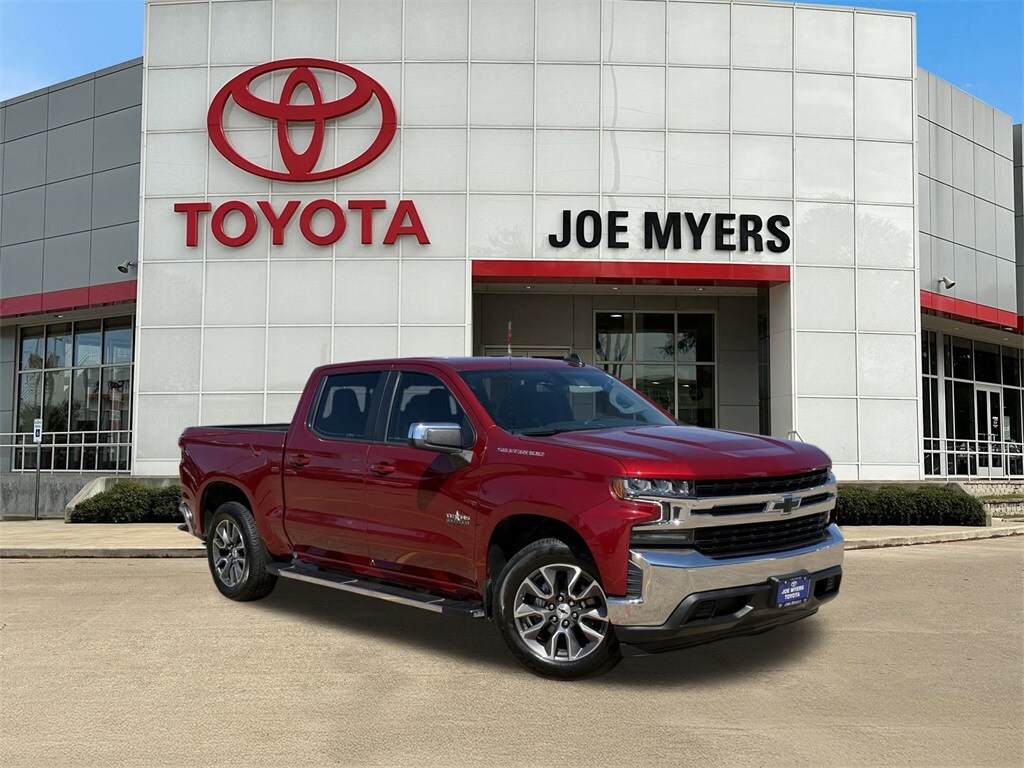 2022 Chevrolet Silverado 1500 LT photo 2