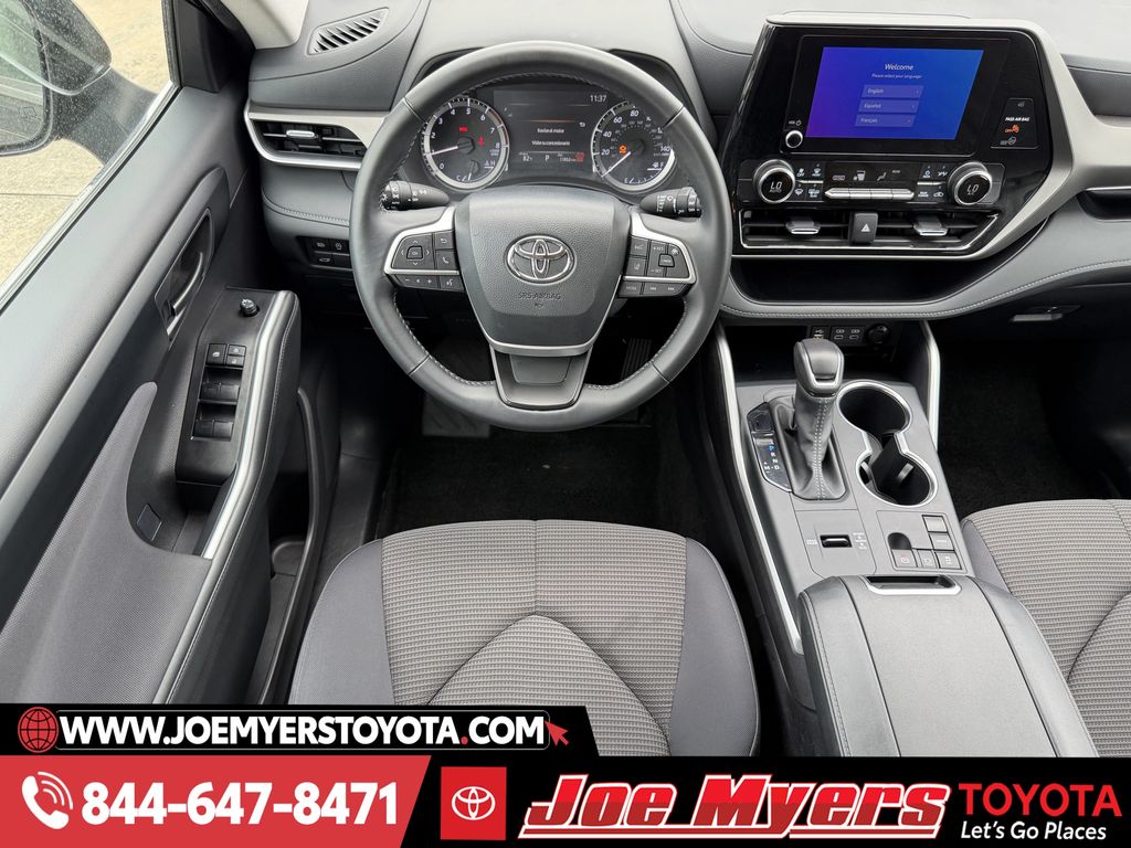 Used 2025 Midnight Black Metallic Toyota LE image 14
