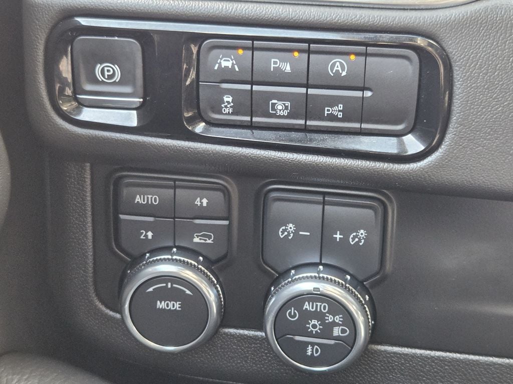 Used 2025 Onyx Black GMC Denali image 24