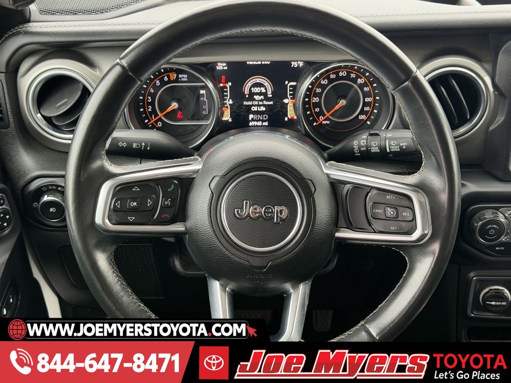 Used 2018 Bright White Clearcoat Jeep Unlimited Sahara image 13