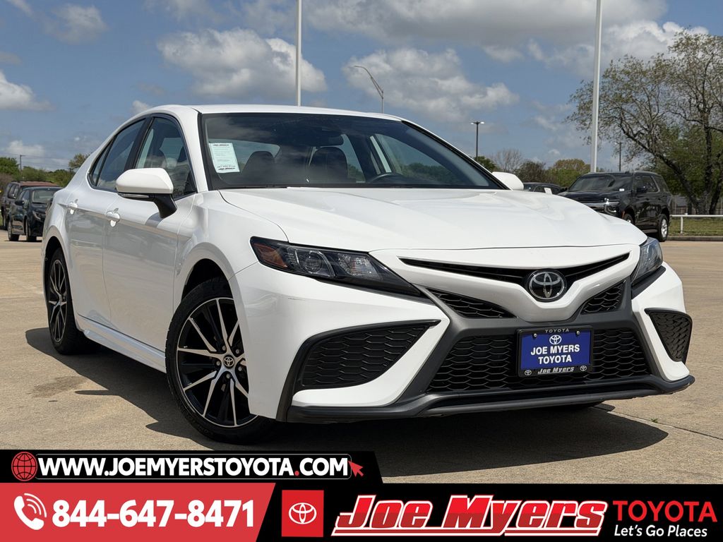 Used 2023 Ice Cap Toyota SE image 2