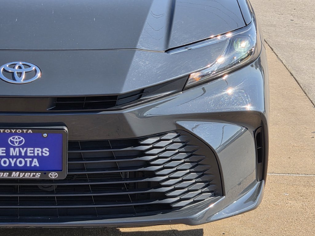 Used 2025 Underground Toyota LE image 4
