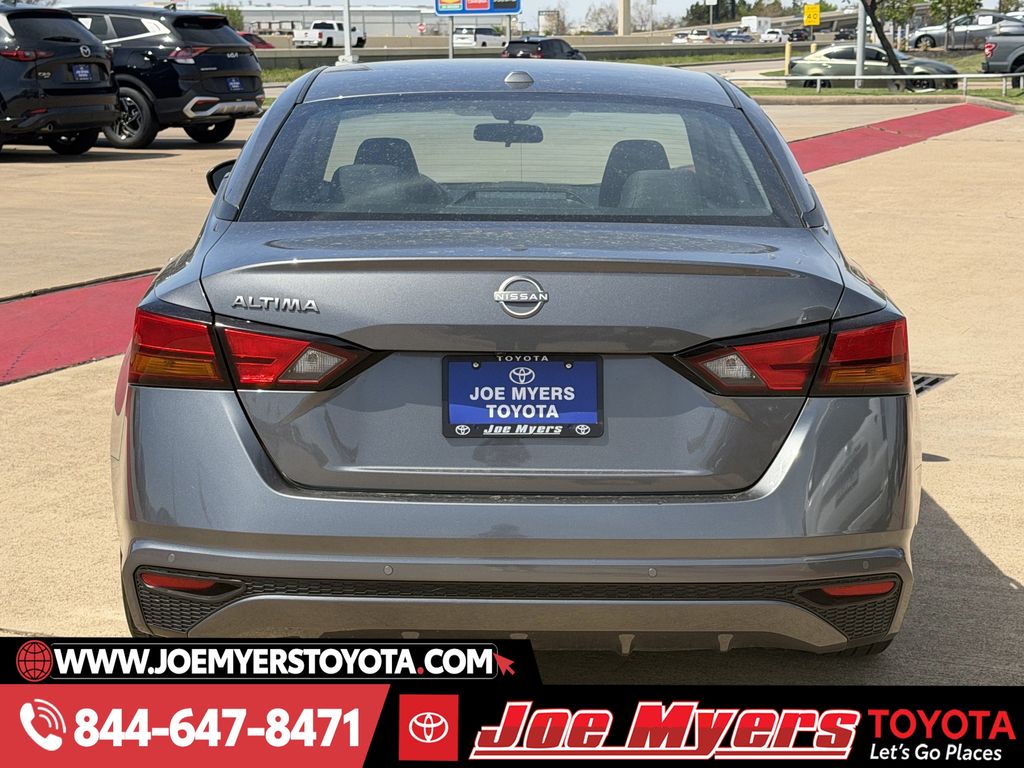 Used 2025 Gun Metallic Nissan 2.5 SV image 8