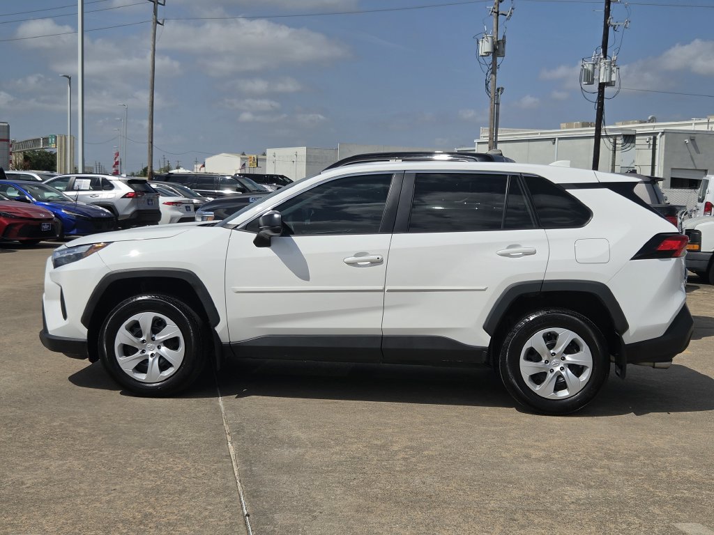 Used 2024 Ice Toyota LE image 6
