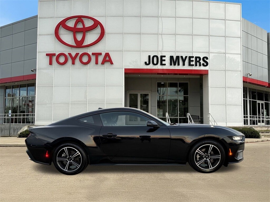 2024 Ford Mustang EcoBoost Premium photo 3