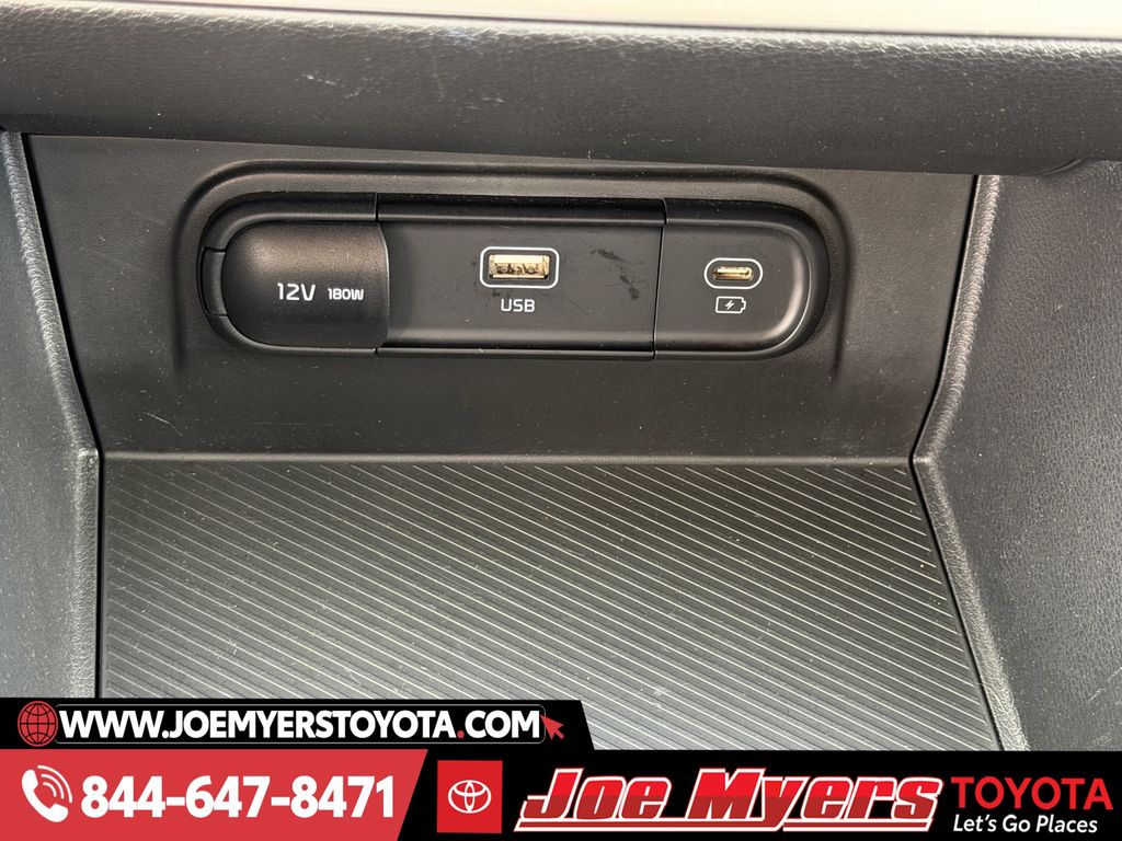 Used 2025 Snow White Pearl Kia LX image 20