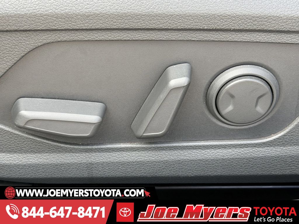 Used 2025 Aero Silver Hyundai SEL image 27