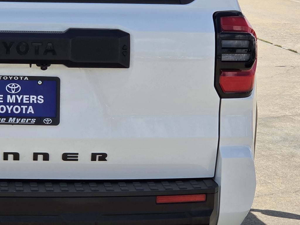 Used 2025 Ice Toyota SR5 image 9