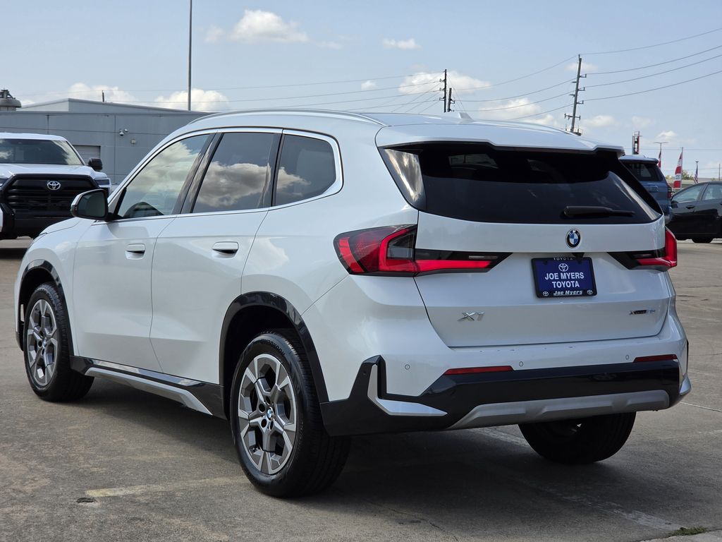 Used 2025 Mineral White Metallic BMW xDrive28i image 7