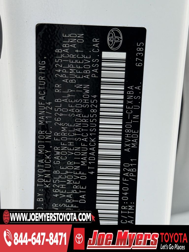 Used 2025 Ice Cap Toyota LE image 31