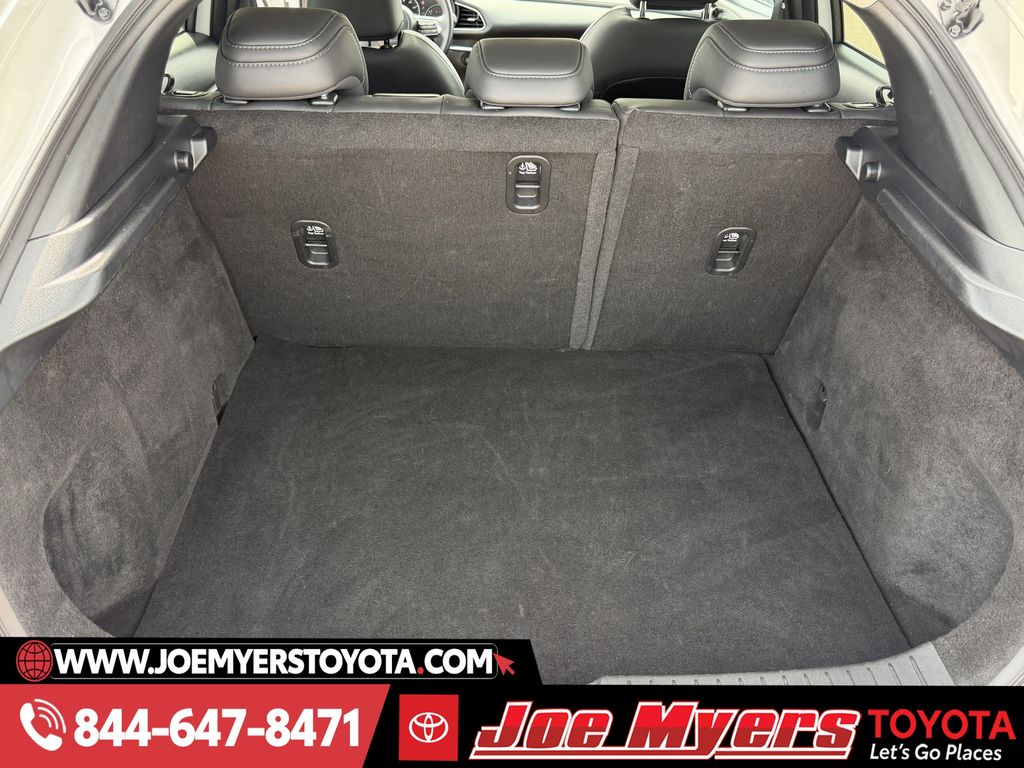 Used 2025 Snowflake White Pearl Mica Mazda 2.5 S Preferred Package image 32