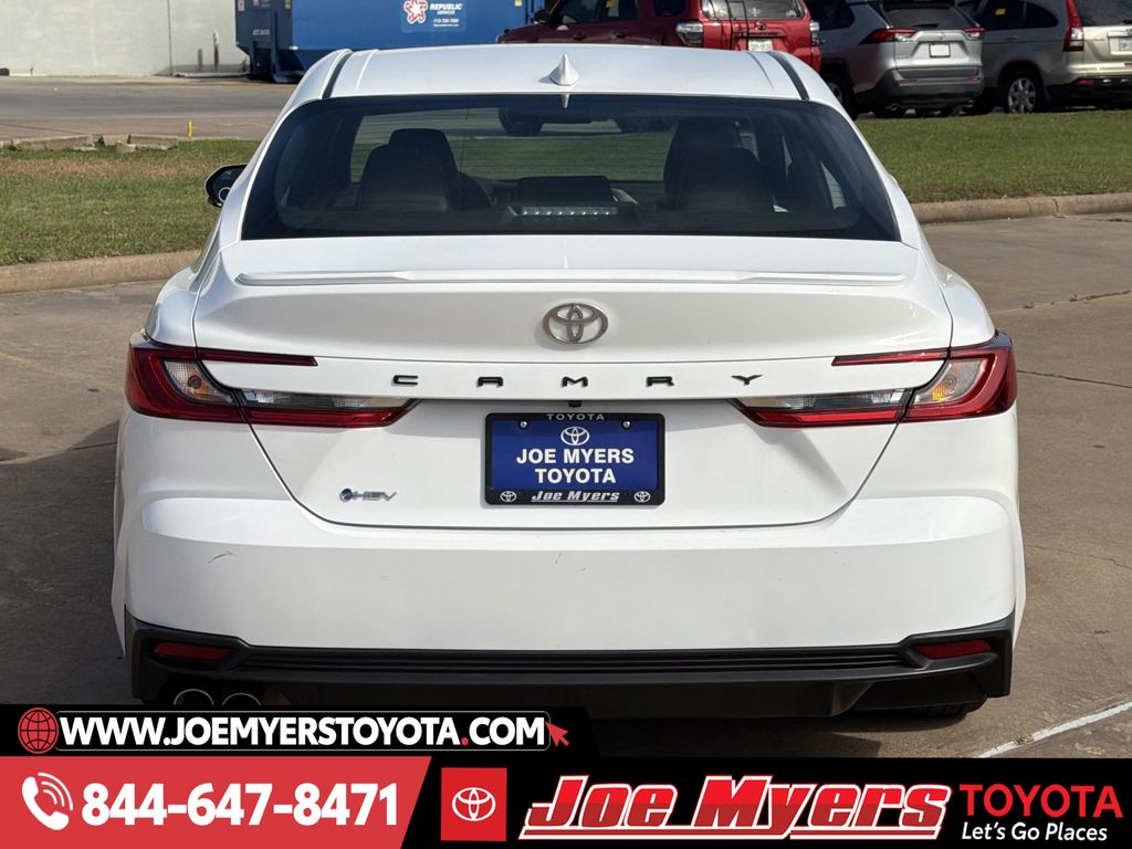 Used 2025 Ice Toyota SE image 8